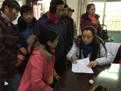 <b>抓党建促扶贫 义诊帮扶暖村民</b>